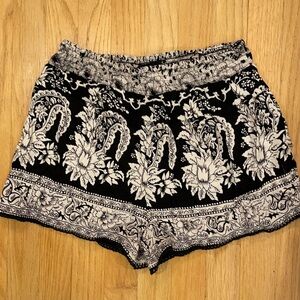 Patterned high waisted shorts